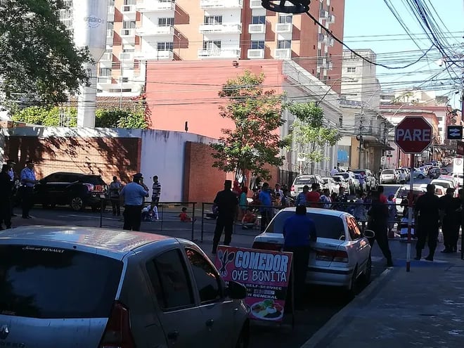 Uno de los bloqueos en el microcentro de Asunción.