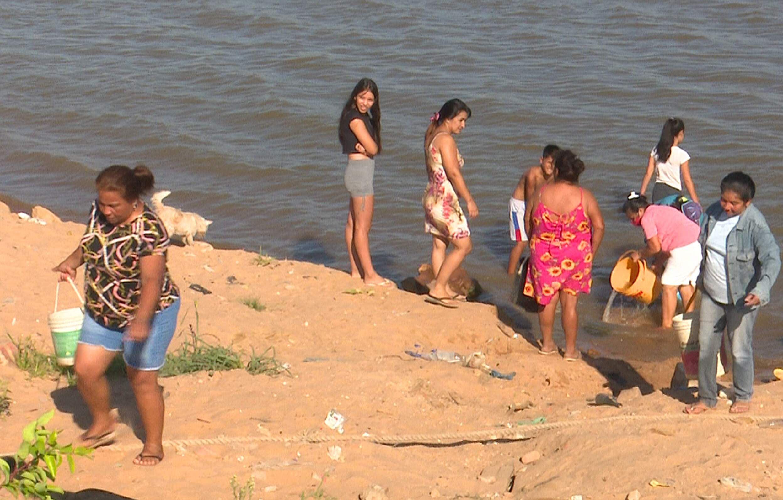 Comunidad de Puerto Botánico usa agua sucia del río Paraguay.