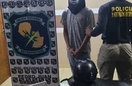 El adolescente detenido circulaba sobre la calle Boquerón y Benjamin Aceval del Barrio San Blas transportando drogas.