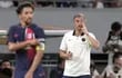 Luis Enrique, entrenador del París SG, gesticula durante el partido amistoso de ayer contra el Inter de Milán en Tokio.