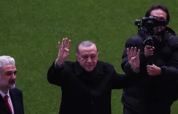 El presidente de Turquía, Recep Tayyip Erdogan (C). (EFE/EPA)