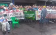 Manifestación de jubilados frente a la Caja Central del IPS.