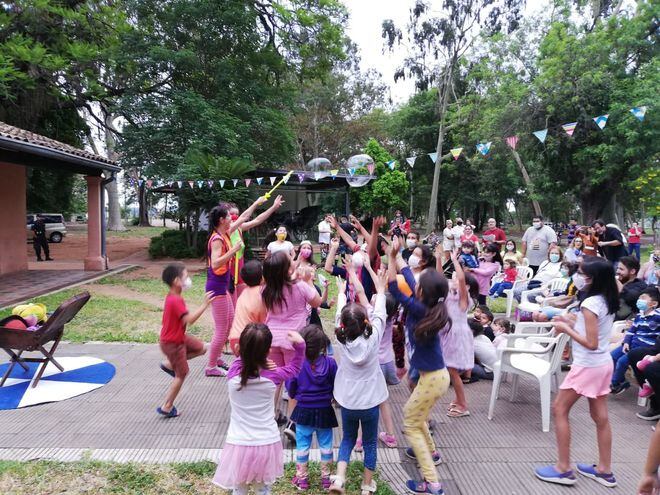 Juegos, talleres de danza y otras actividades ofrece "Arte al Parque". La iniciativa busca revitalizar al Parque Caballero.