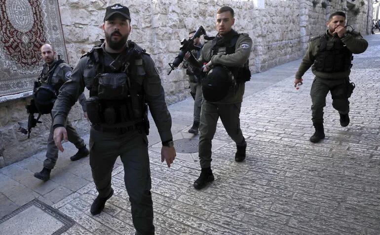 Policías israelíes en alerta tras un tiroteo en la Ciudad Vieja de Jerusalén.