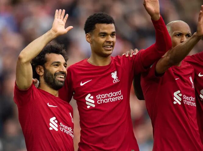 Mohamed Salah (i) le dio la victoria al Liverpool en la Premier League
