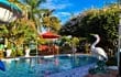La Posada San Expedito, ubicada en Valenzuela -departamento de Cordillera-, ofrece un amplio patio con piscina rodeada de la naturaleza, ideal para relajarse y descansar. (Fotografía de archivo y referencia).