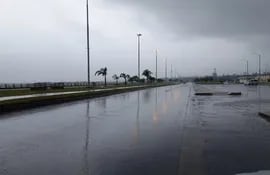 Vistas de la Costanera de Asunción, durante un día de lluvia.