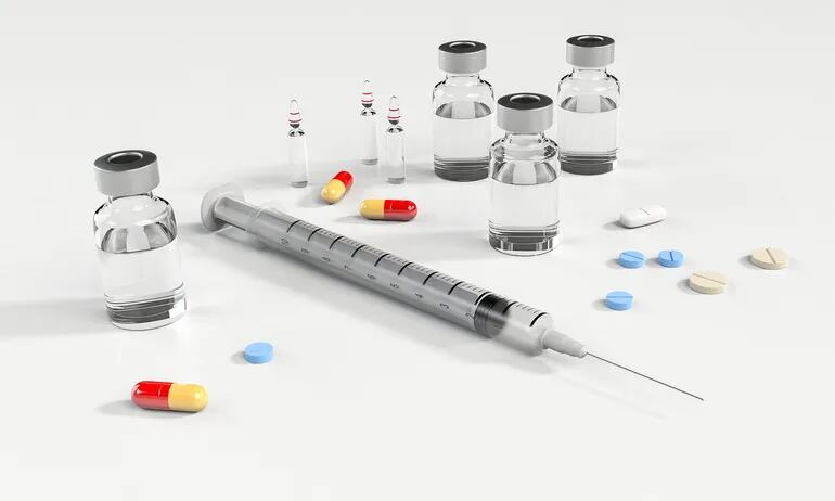 Los medicamentos para llevar a cabo la castración química se pueden aplicada mediante inyecciones o vía oral. El tratamiento está aprobado como paliativo para enfermos con cáncer de próstata.