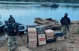 La Prefectura Naval dependendiente del Área Naval de Itapúa (ANI) incautó un cargamento de cigarrillos listo para cruzar a la Argentina, en Puerto Triunfo, distrito de Natalio.
