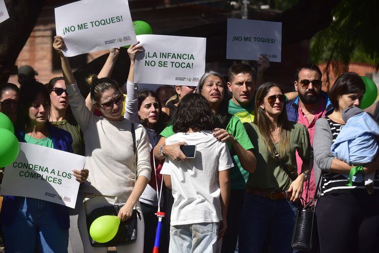 Una de las manifestaciones realizadas tras la denuncia de abuso sexual en un colegio de Lambaré.