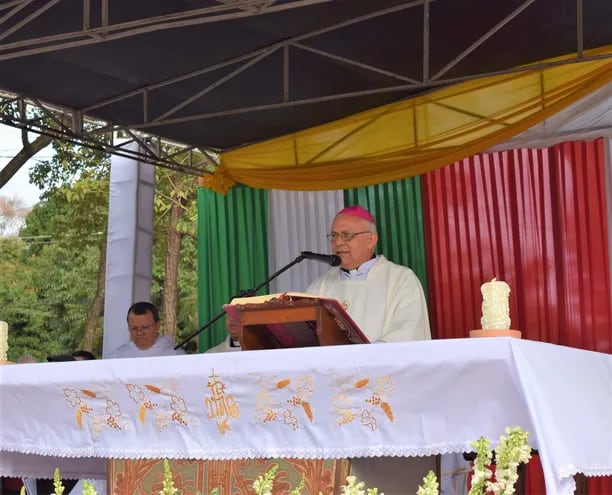 Mons. Celestino Ocampo, celebró la misa central en honor a San Buenaventura de Yaguarón.