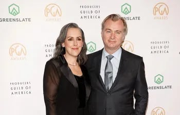 El cineasta Christopher Nolan y su esposa, la productora Emma Thomas, durante la gala del Sindicato de Productores, el domingo en Hollywood.