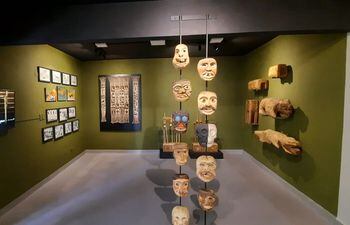 En  la Fundación Texo se inauguró este año la sala “Annick Sanjurjo” que contiene piezas de ñandutí y de maestros del arte popular e indígena.