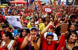 seguidores-del-chavismo-marcharon-hasta-el-parlamento-ayer-efe-204400000000-1518466.jpg