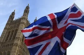 bandera-reino-unido-parlamento-britanico-130033000000-1660322.JPG