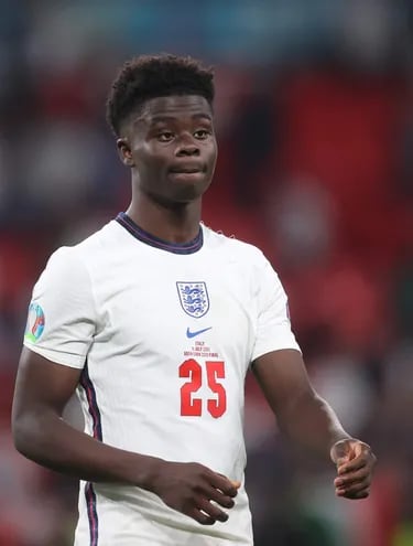 London (United Kingdom), 11/07/2021.- Bukayo Saka of England reacts after failing to score during the penalty shoot-out of the UEFA EURO 2020 final between Italy and England in London, Britain, 11 July 2021. (Italia, Reino Unido, Londres) EFE/EPA/Carl Recine / POOL (RESTRICTIONS: For editorial news reporting purposes only. Images must appear as still images and must not emulate match action video footage. Photographs published in online publications shall have an interval of at least 20 seconds between the posting.)
