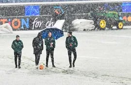 Debido a la intensa nevada, fue postergado el partido de Atalanta - Villarreal.