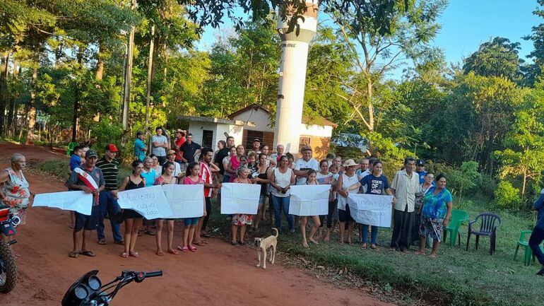 Pobladores de la compañía San Blas, k16, reclaman agua potable