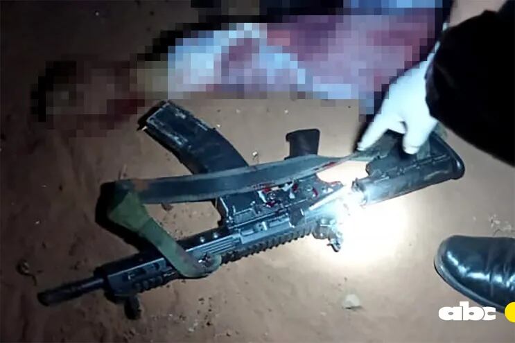Una de las armas que fueron utilizadas por delincuentes abatidos en Canindeyú.