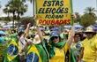 Simpatizantes del presidente de Brasil, Jair Bolsonaro, protestan en el Cuartel General del Ejército, en Brasilia (Brasil).  (EFE)