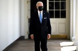 El presidente de Estados Unidos, Joe Biden, llega al Jardín de las Rosas de la Casa Blanca.  (AFP)