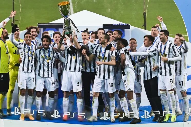 Festejo de Juventus tras la obtención de la Supercoppa de Italia
