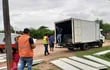 La SEN asiste a familias afectadas por temporal en los bañados de Asunción.