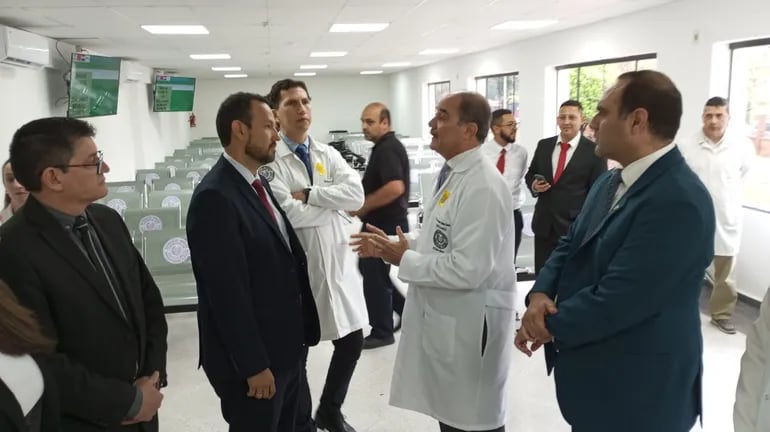 Inauguran mejoras en el área de consultas ambulatorias del Hospital de Clínicas de la Facultad de Ciencias Médicas.
