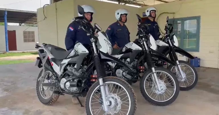 El primer lote de tres motocicletas para patrullaje fue entregado la Dirección Departamental de la Policía Nacional para sumar a la flota de vehículos. Dos de ellas serán destinadas a las localidades de Pozo Hondo y Neuland y se esperan patrulleras nuevas para los próximos meses.