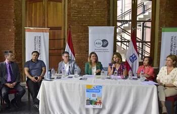 Responsables de las diferentes áreas de la Dirección de Cultura y Turismo de la Municipalidad de Asunción brindaron detalles del "Ciclo de verano 2023".