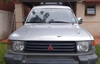 Camioneta Mitsubishi Montero, modelo 1995, denunciada como robada en la tarde del pasado lunes en el barrio Mariscal José Félix Estigarribia de Asunción.
