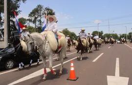 Jinetes del Paraguay realizaron la cabalgata de la fe.