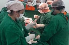 Especialistas de varias unidades colaboraron para este nuevo trasplante renal.