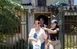 La exfiscala Graciela Carolina Bogado Morel sale detenida de su casa de Fernando de la Mora.