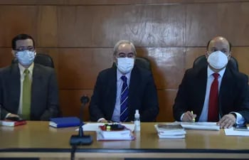 Los jueces Wilfrido Peralta, Héctor Fabián Escobar y Carlos Hermosilla, integraron el Tribunal de Sentencia.