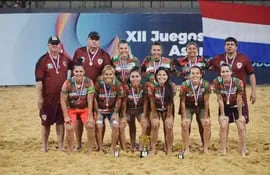 Deportivo Areguá sumó su segundo título consecutivo en la rama femenina en el fútbol playa.