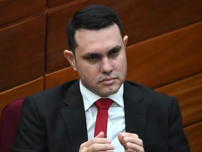 Hernán Rivas renunció a la presidencia del JEM pero sigue como representante del senado ante el órgano.