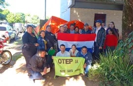 Comunidades educativas de Santa Rosa del Aguaray, acampan en la dirección de educación para exigir rubros