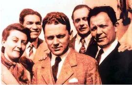 José Asunción Flores (el último, a la derecha) con Obdulio Barthe y Oscar Creydt en 1946 (Foto: Archivo ABC Color).