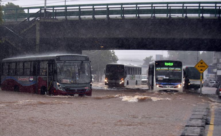 Asunción solo tiene un 23 % de cobertura de desague pluvial, según el director de proyectos de la Municipalidad, ingeniero Antoliano Benítez.
