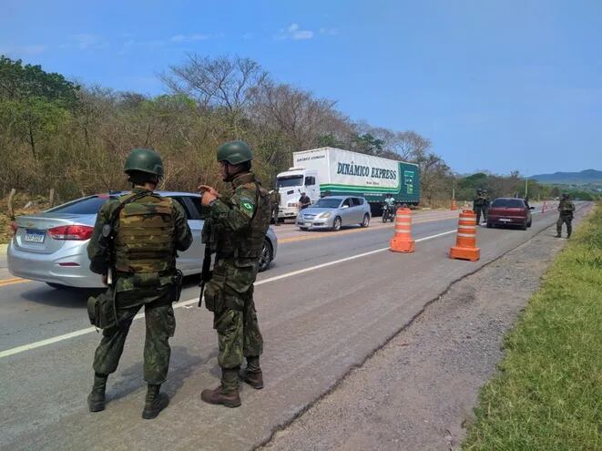 Aumentaron la presencia militar en tres estados brasileños para combatir las actividades ilegales.