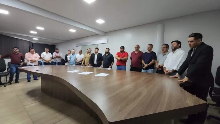 Los intendentes se reunieron para rechazar el recorte que reciben en compensación por la pérdida de los saltos del Guairá.