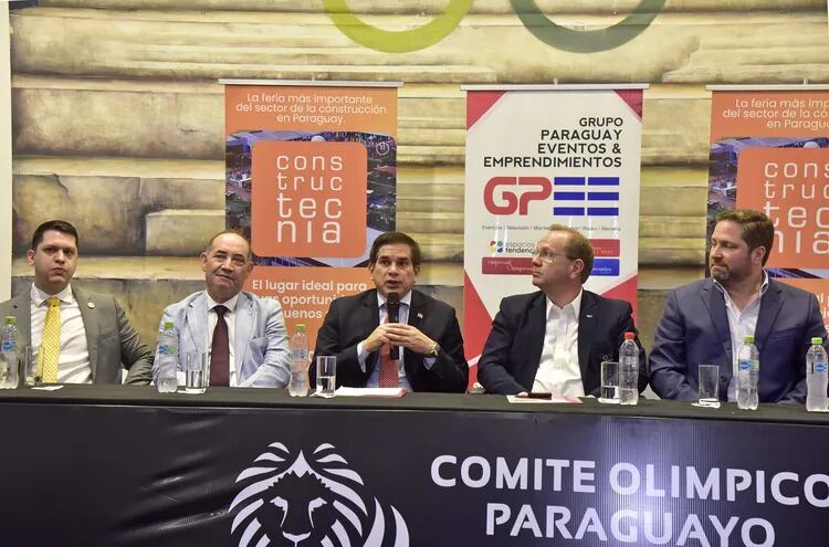 El ministro Juan Carlos Baruja participó del lanzamiento del Constructecnia y en la ocasión dio detalles de los planes del gobierno y del programa "Che Róga Porã"