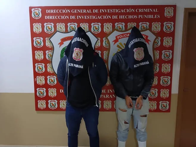 Francisco Javier Cáceres Escobar y Alejandro Miguel Paredes Sosa detenidos como sospechosos de robar equipos a una empresa que se dedica a la criptominería de Bitcoins.