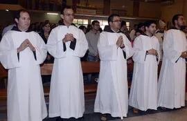 los-cinco-hermanos-capuchinos-recibieron-ayer-el-orden-del-diaconado-el-proximo-ano-seran-consagrados-sacerdotes-si-perseveran-en-la-vocacion--194108000000-1075587.jpg