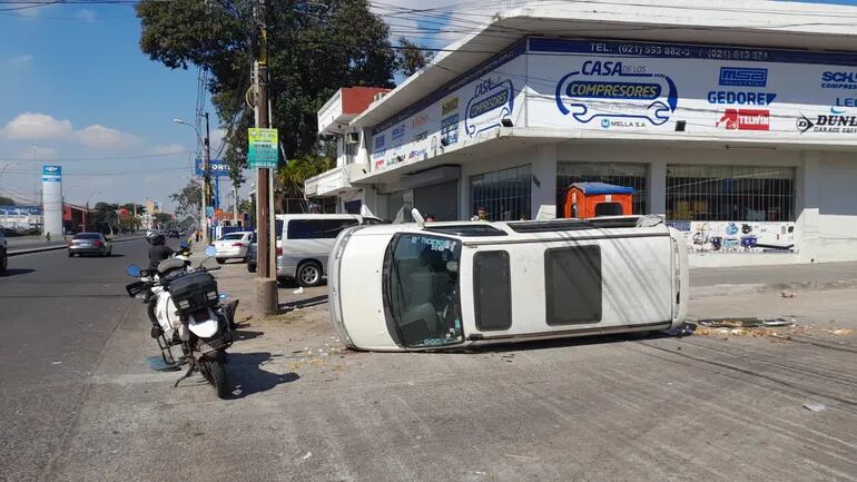 Colisión de vehículos sobre la avenida Eusebio Ayala este domingo.