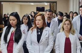 Parte de los estudiantes de medicina que realizaron su internado rotatorio en el hospital escuela de San Juan Bautista, Misiones.