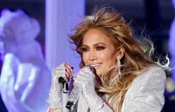 Jennifer Lopez se presenta en Times Square en la víspera de Año Nuevo en la ciudad de Nueva York. Una audiencia limitada en vivo pudo ver las actuaciones.