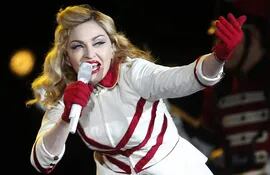 En diciembre de 2012, la cantante estadounidense Madonna mientras en concierto en el Estadio Nacional, en Santiago (Chile).