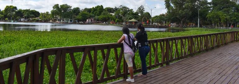 La Laguna Itá es un sitio muy visitado por los turistas.  Actualmente 31 yacarés habitan en el espejo de agua.